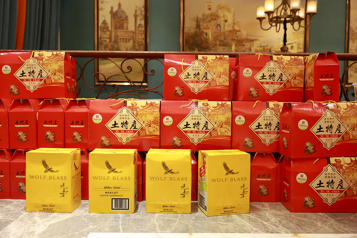 華商建設(shè)集團(tuán)辭舊迎新晚會(huì)，攜手同行，再創(chuàng)輝煌